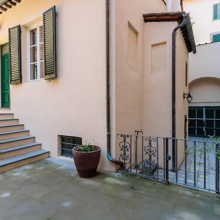 The Healing Garden, 4 Bedrooms Inside The Walls Apartamento Lucca