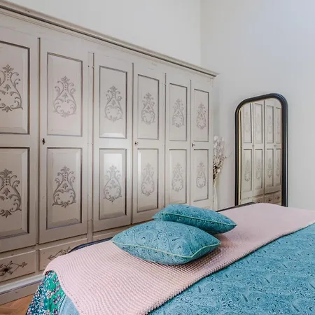 Apartamento The Healing Garden, 4 Bedrooms Inside The Walls Lucca
