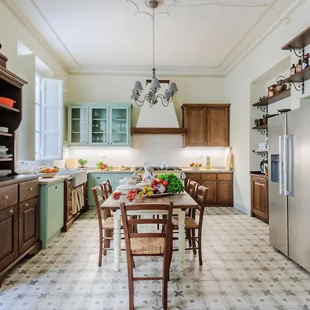 The Healing Garden, 4 Bedrooms Inside The Walls Apartamento Lucca